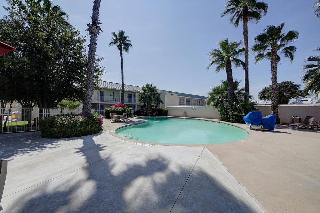 Motel 6-Laredo, Tx - North I-35 Exterior photo
