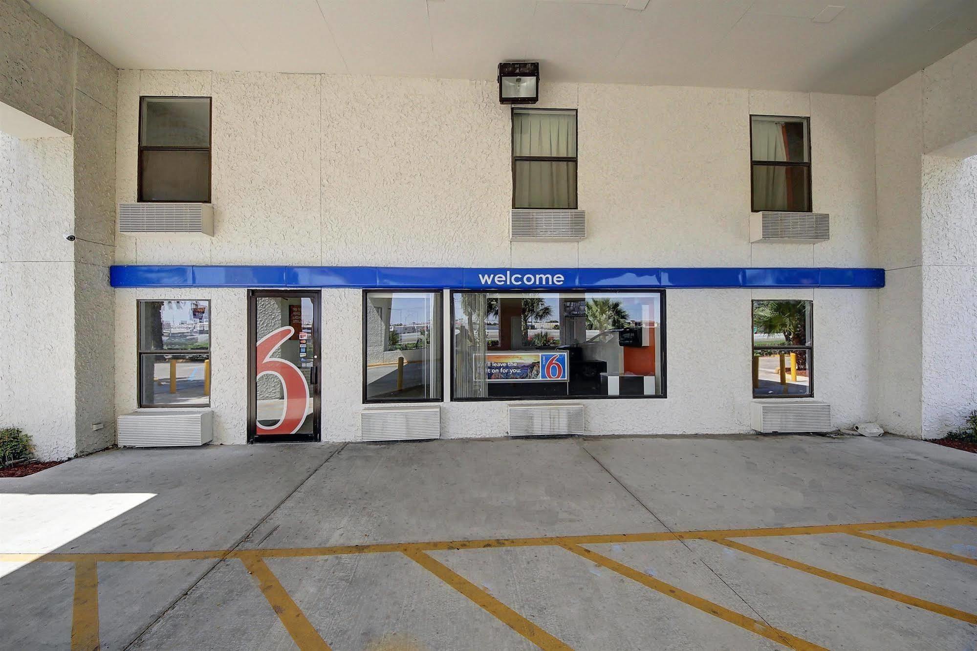 Motel 6-Laredo, Tx - North I-35 Exterior photo